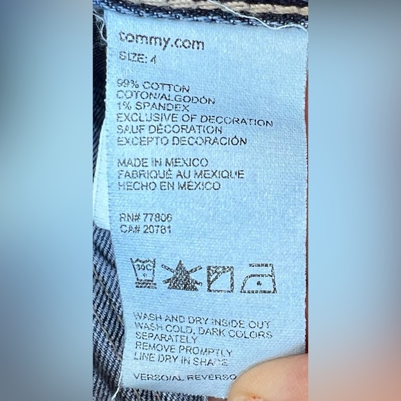 Tommy Hilfiger Classic Denim Jeans w/ Double Button Back Pockets, Size 4 - Picture 10 of 10